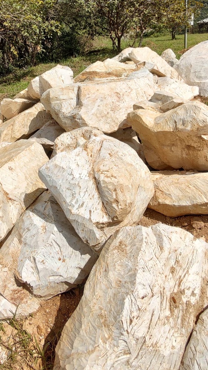 Pedra-sabão brasileira selecionada para escultura e exportação